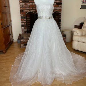 NEW Wedding Dress Ball Gown dress with removable sleeves size 2